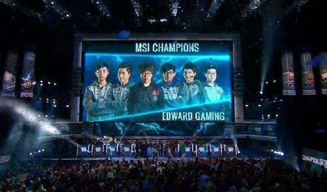 资讯高端局学校决赛圈，千辛万苦占下天命圈