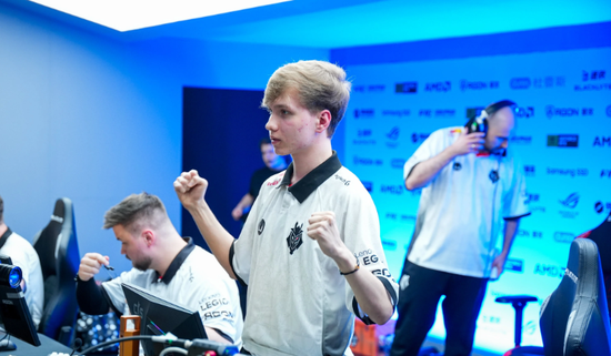 ANGE1 在 hiro 仅44天大的时候首次亮相于第一场比赛