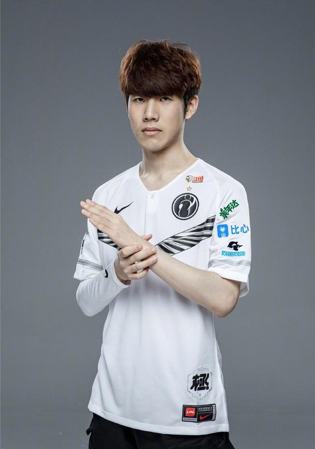 2025英雄联盟职业联赛有新规：增加赛季中期的转会期