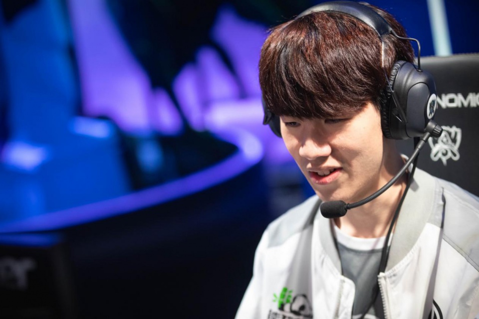 Leyan队在训练赛中输给了Baolan队！ Zoom ：Leyan处于劣势并且不说话。职业比赛时也是这样吗？